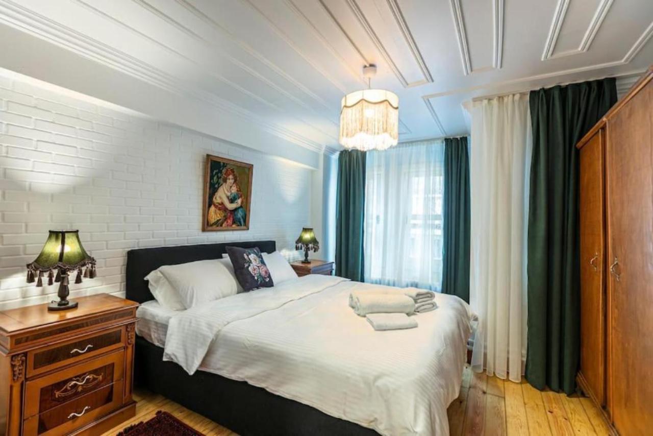 Historical 4-Br Home Steps From Besiktas Stadium & Bosphorus Views - Prime Nisantasi Location! Istanbul Eksteriør bilde