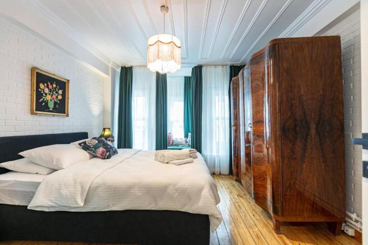 Historical 4-Br Home Steps From Besiktas Stadium & Bosphorus Views - Prime Nisantasi Location! Istanbul Eksteriør bilde
