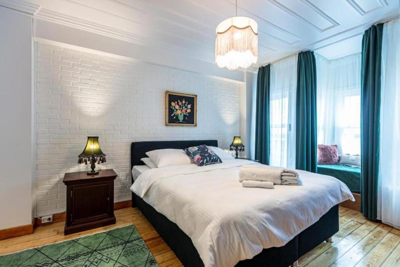 Historical 4-Br Home Steps From Besiktas Stadium & Bosphorus Views - Prime Nisantasi Location! Istanbul Eksteriør bilde