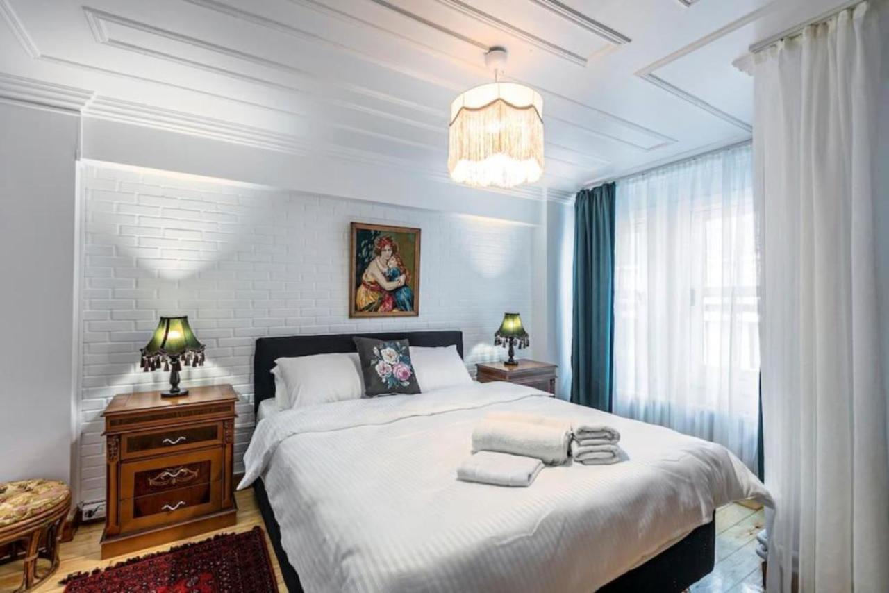 Historical 4-Br Home Steps From Besiktas Stadium & Bosphorus Views - Prime Nisantasi Location! Istanbul Eksteriør bilde