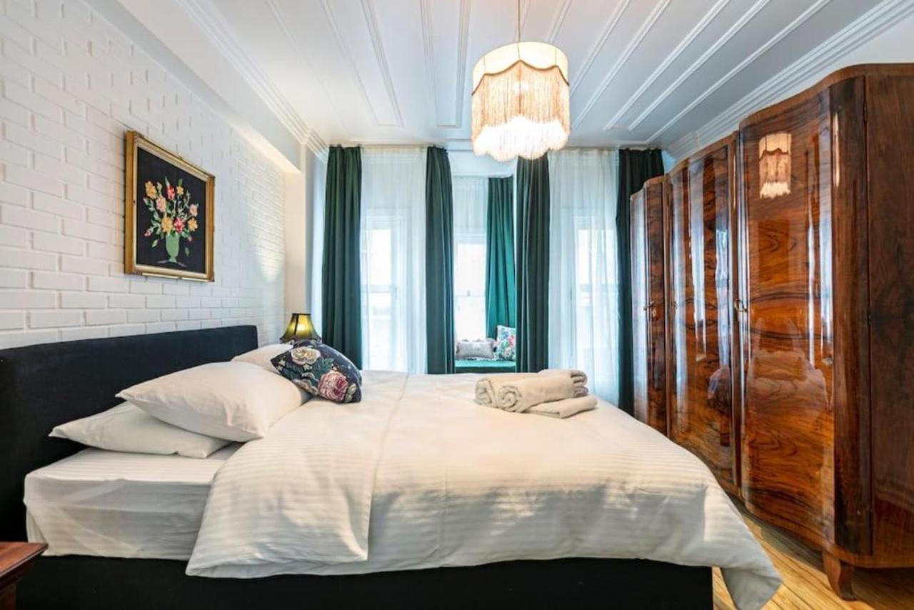 Historical 4-Br Home Steps From Besiktas Stadium & Bosphorus Views - Prime Nisantasi Location! Istanbul Eksteriør bilde