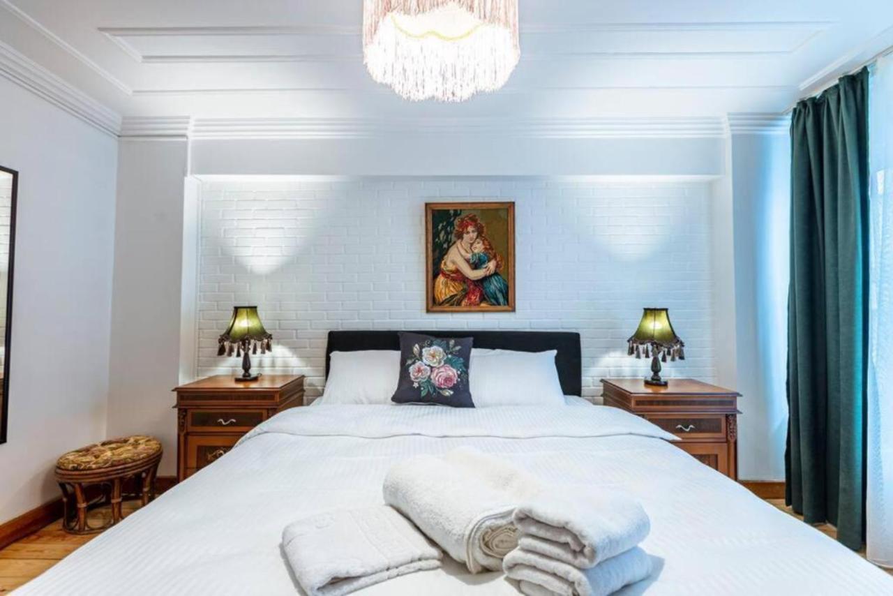 Historical 4-Br Home Steps From Besiktas Stadium & Bosphorus Views - Prime Nisantasi Location! Istanbul Eksteriør bilde
