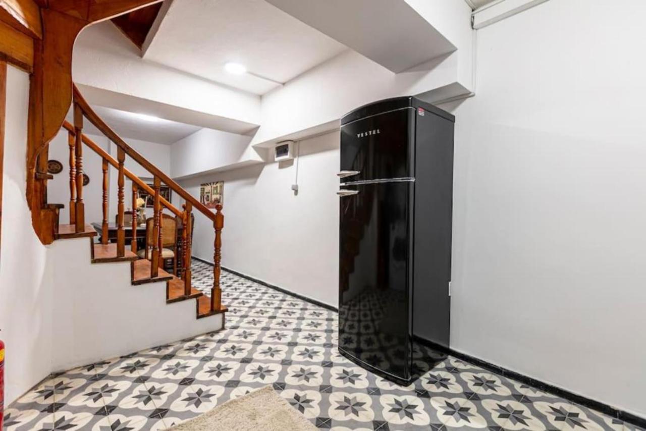 Historical 4-Br Home Steps From Besiktas Stadium & Bosphorus Views - Prime Nisantasi Location! Istanbul Eksteriør bilde