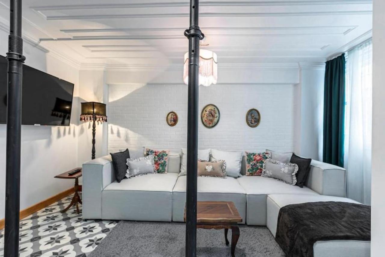 Historical 4-Br Home Steps From Besiktas Stadium & Bosphorus Views - Prime Nisantasi Location! Istanbul Eksteriør bilde