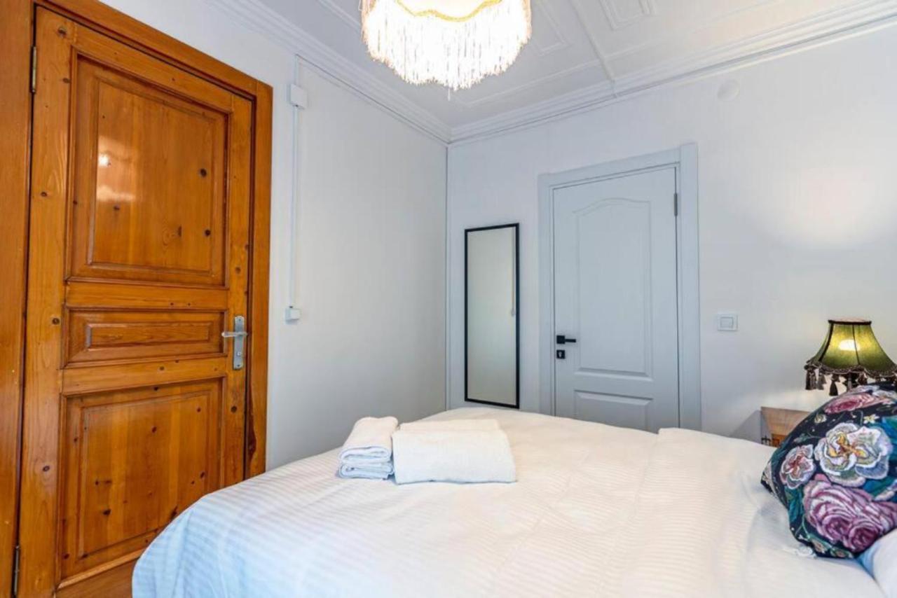 Historical 4-Br Home Steps From Besiktas Stadium & Bosphorus Views - Prime Nisantasi Location! Istanbul Eksteriør bilde
